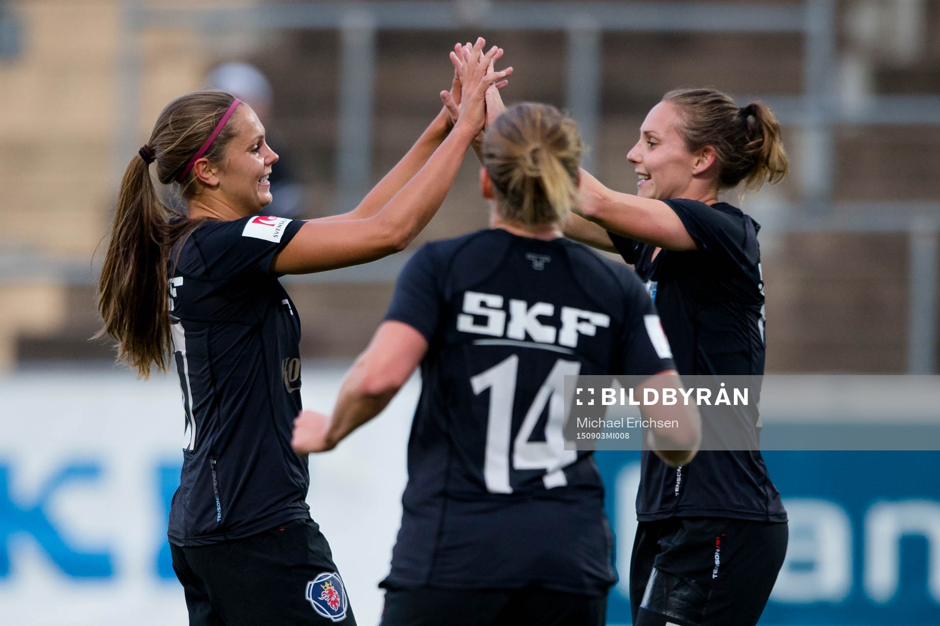 Göteborgs Lieke Martens jublar ihop med Manon Melis