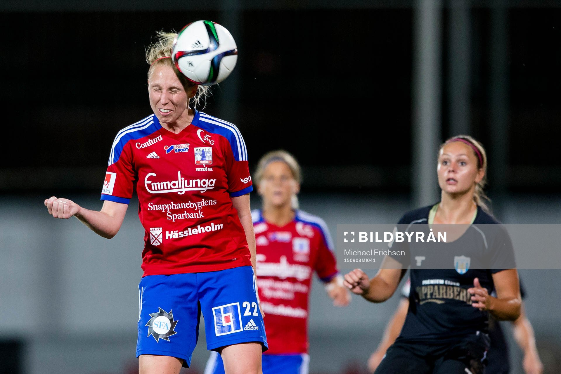 Vittsjös Sandra Adolfsson nickar under fotbollsmatchen i Damallsvenskan mellan Kopparbergs/Göteborg FC och Vittsjö den 3 september 2015 i Göteborg.