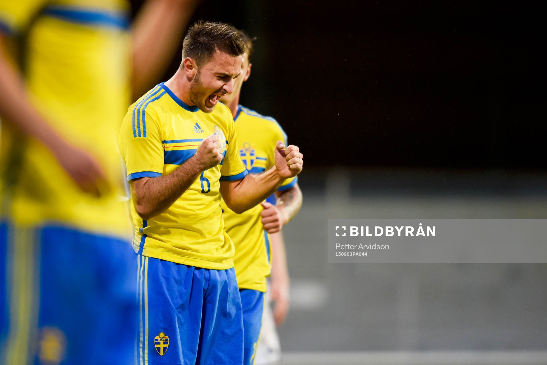 Sveriges Muamer Tankovic jublar