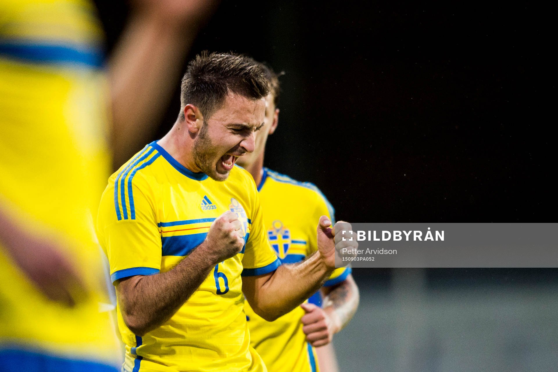 Sveriges Muamer Tankovic jublar