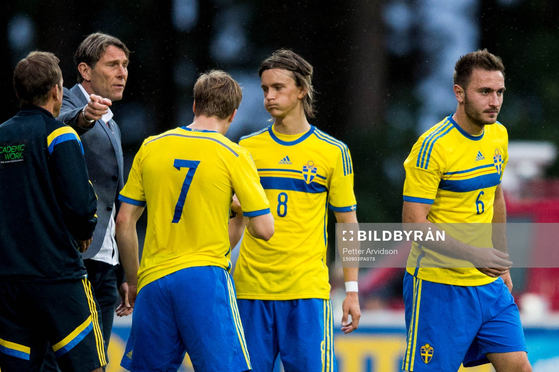 Sveriges förbundskapten Håkan Ericson och spelarna, Simon