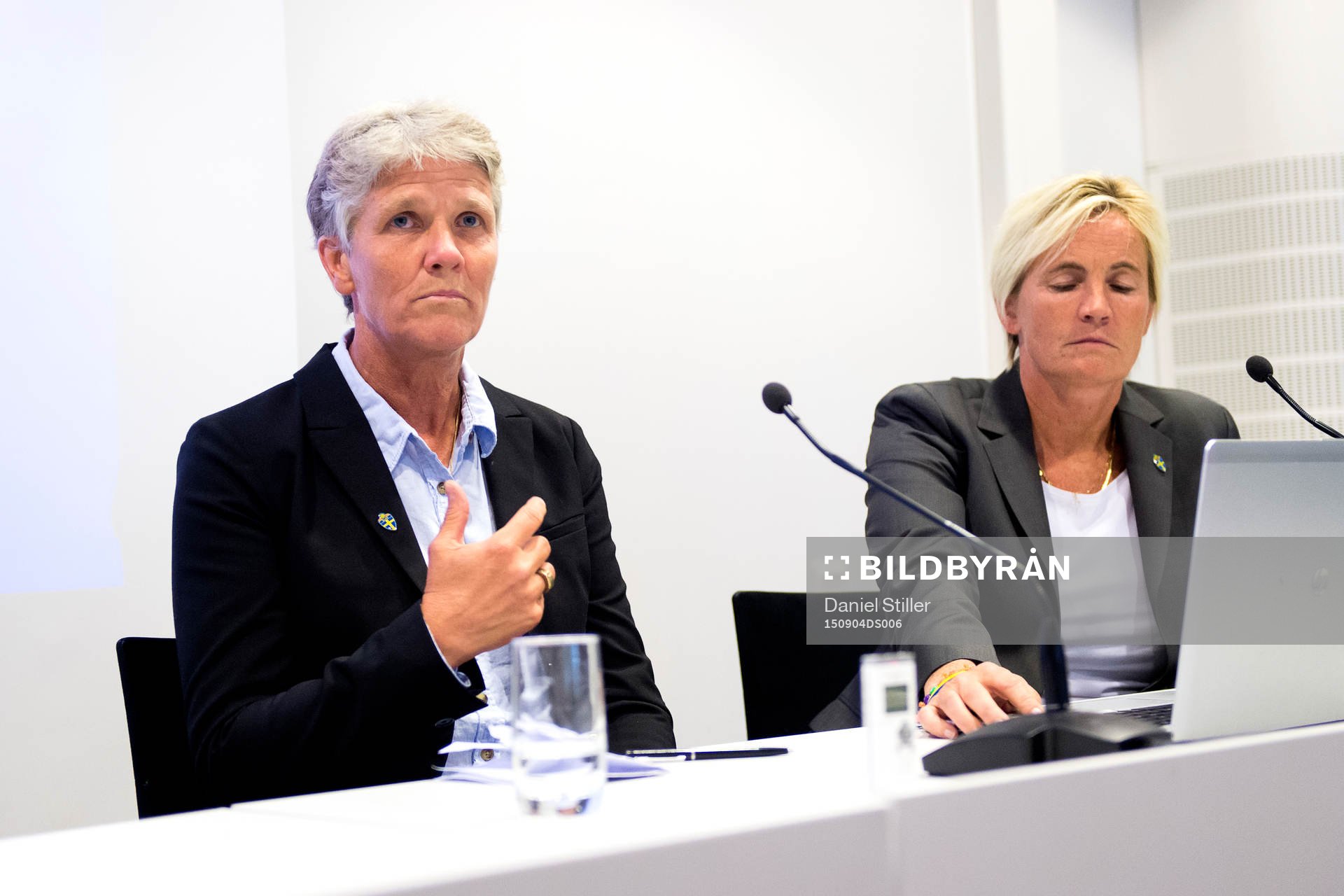 Förbundskapten Pia Sundhage och assisterande
