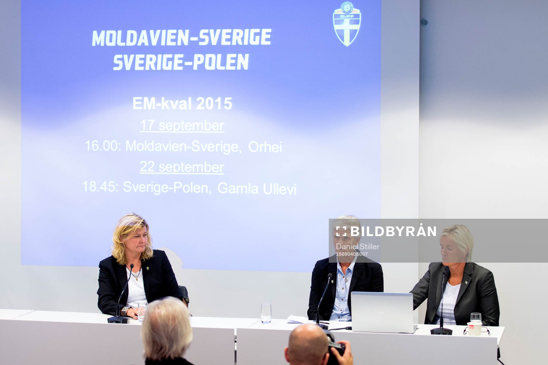Sveriges pressansvarige Rebecca Hedin, Förbundskapten Pia Sundhage och assisterande förbundskapten Lilie Persson under en presskonferens inför damernas EM-kval den 4 september 2015 i Göteborg.