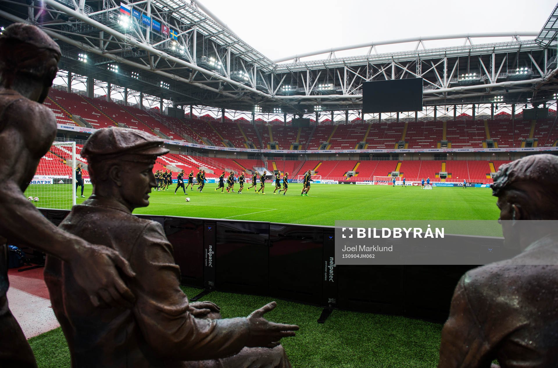 Sveriges fotbollslandslag har sin träning på Otkrytiye Arena, även kallad Stadion Spartak, den 4 september 2015 i Moskva.