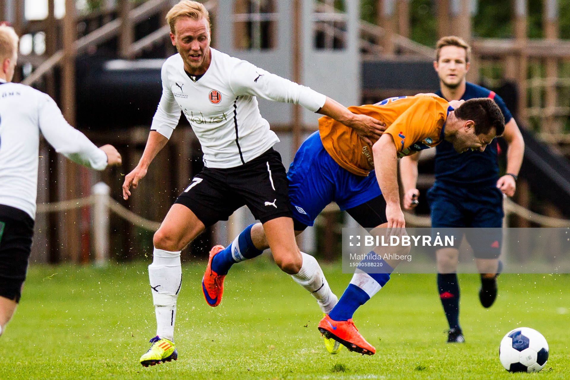 Hittarps Johan Wester och Vejbys Albin Subasic i närkamp
