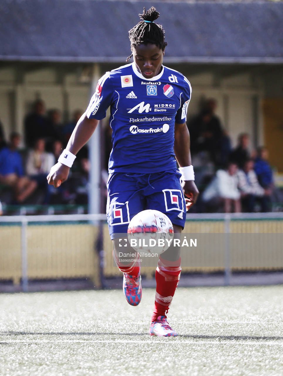 Kvarnsvedens Tabita Chawinga i fotbollsmatchen i Elitettan