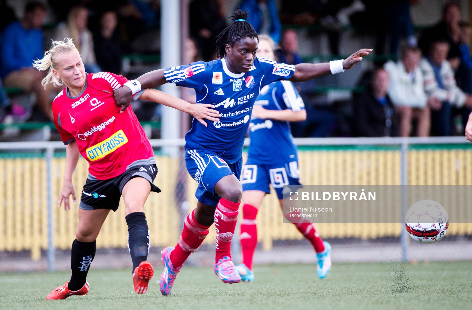 s Sofia Wännerdahl och Kvarnsvedens Tabita Chawinga