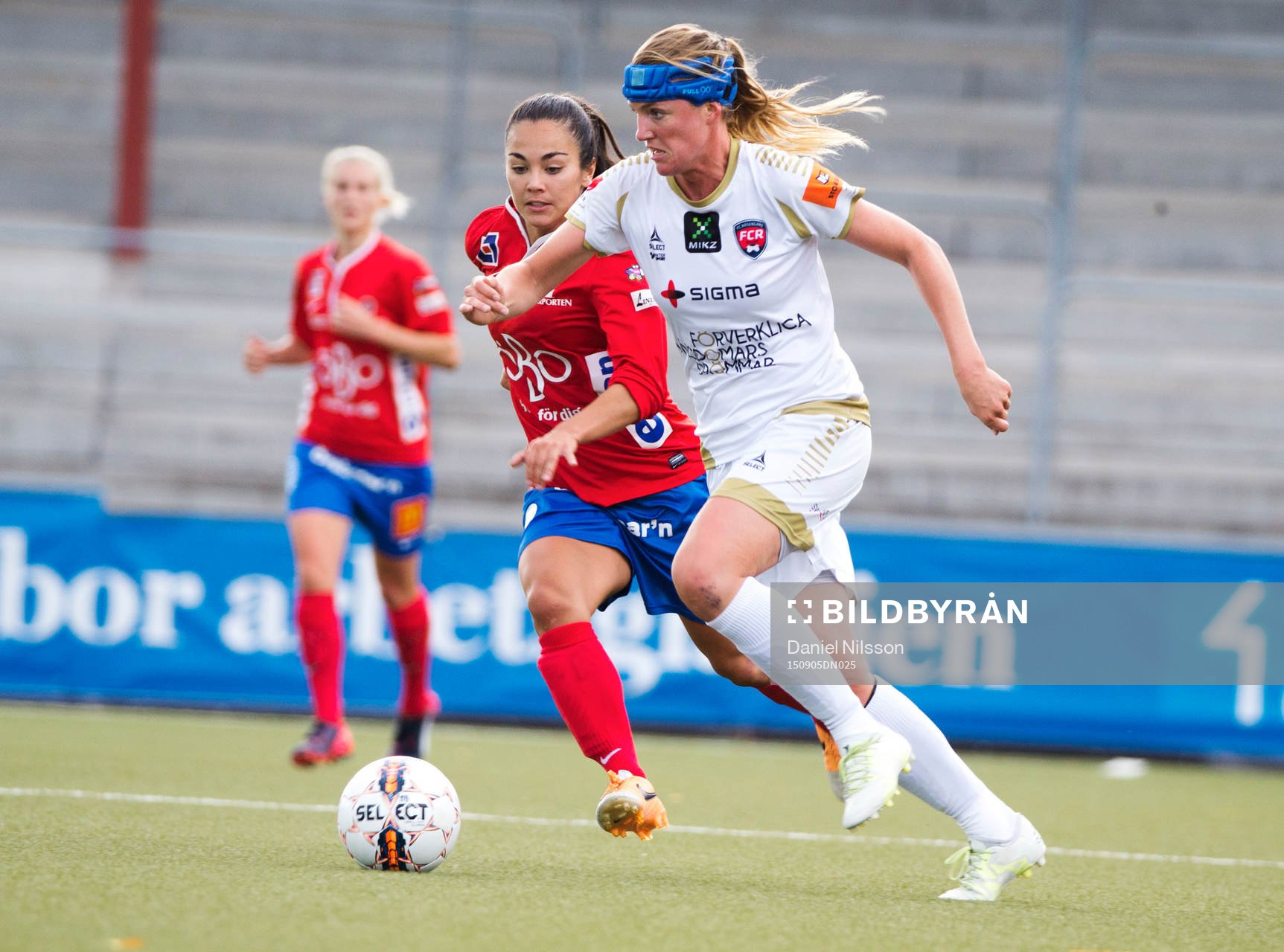 Rosengård Kirsten Van de Ven och Örebros Michelle De Jongh
