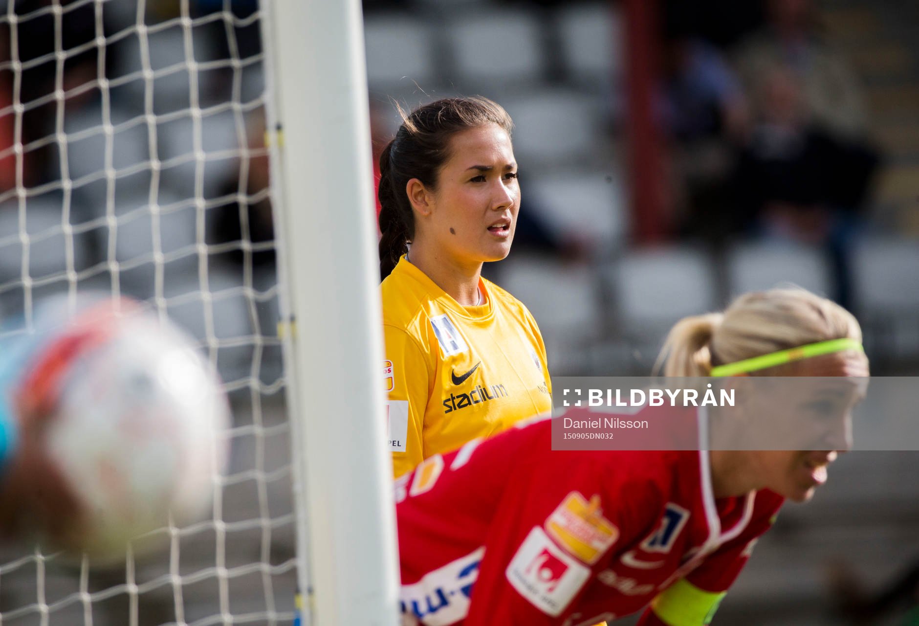 Örebros målvakt Mimmi Paulsson Febo och Elin Magnusson