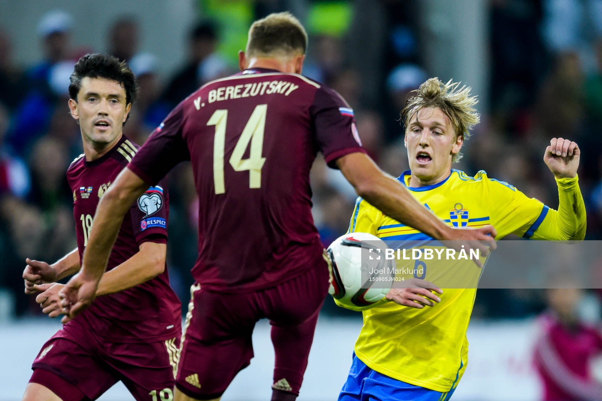 Sveriges Emil Forsberg mot Rysslands Yury Zhirkov och