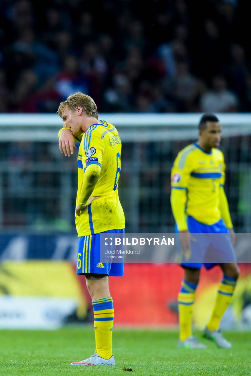 Sveriges Emil Forsberg och Martin Olsson deppar