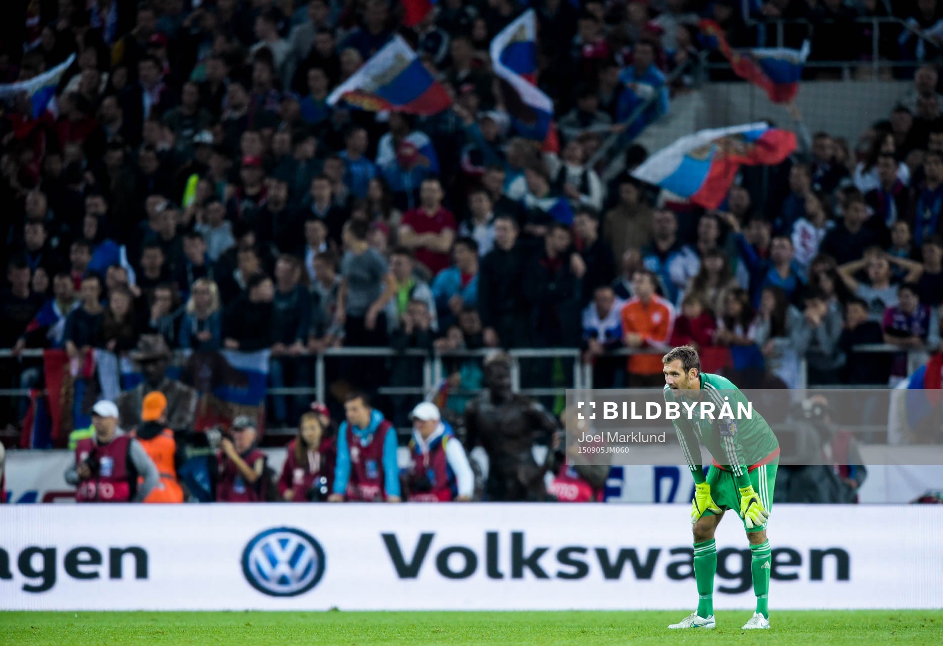 Sveriges målvakt Andreas Isaksson deppar