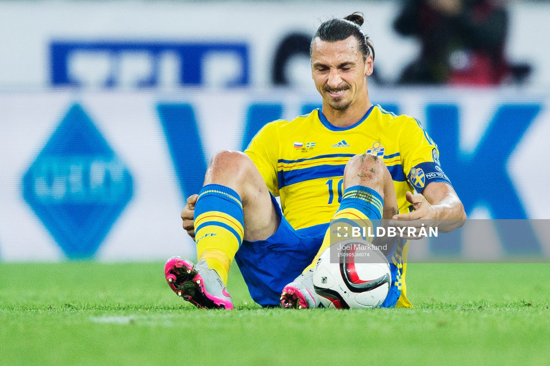 Sveriges Zlatan Ibrahimovic grimaserar