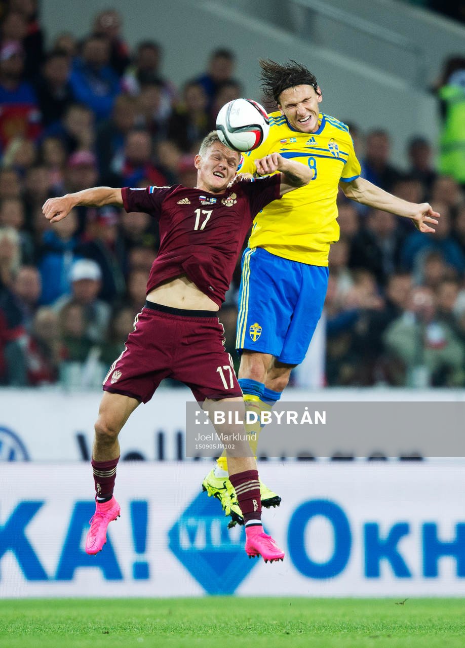 Rysslands Oleg Shatov i en nickduell med Sveriges Albin