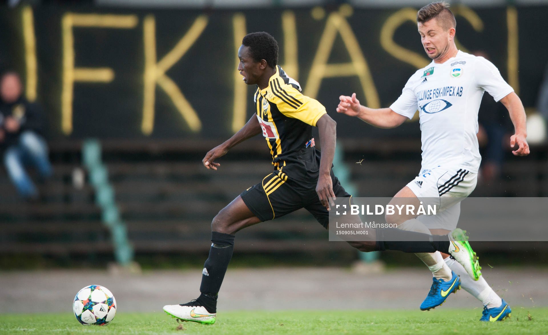 IFK Hässleholms Mamudu Moro rycker loss och rundar