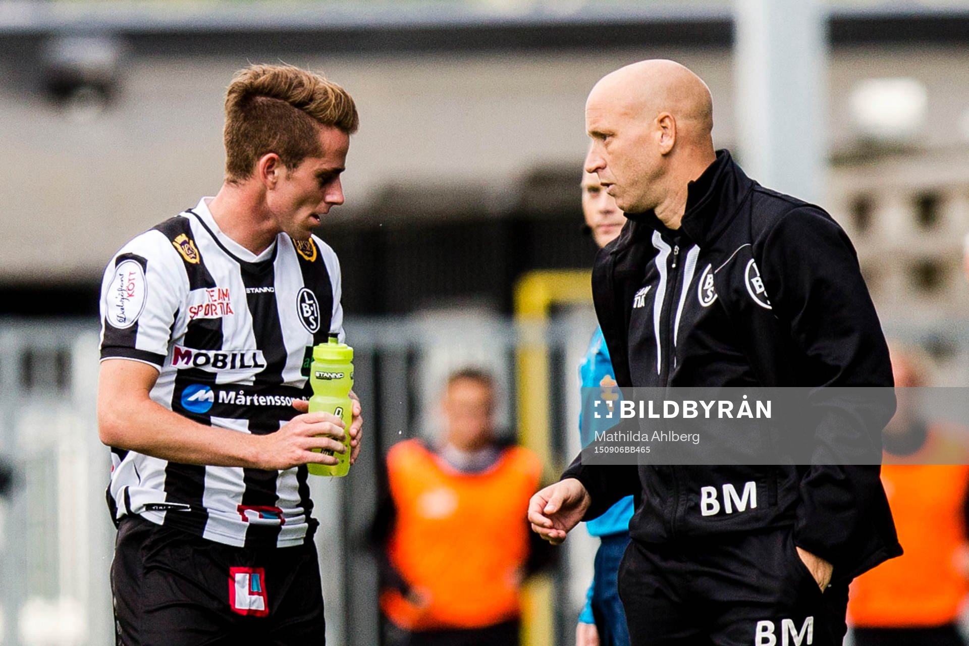Landskronas Rasmus Alm i samtal med assisterande tränare