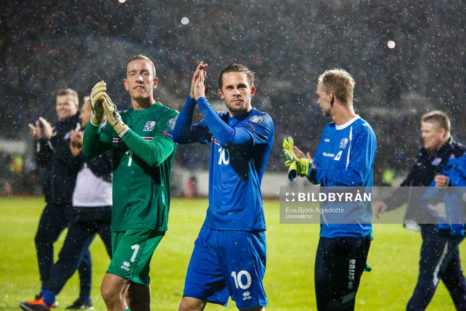 Islands spelare firar