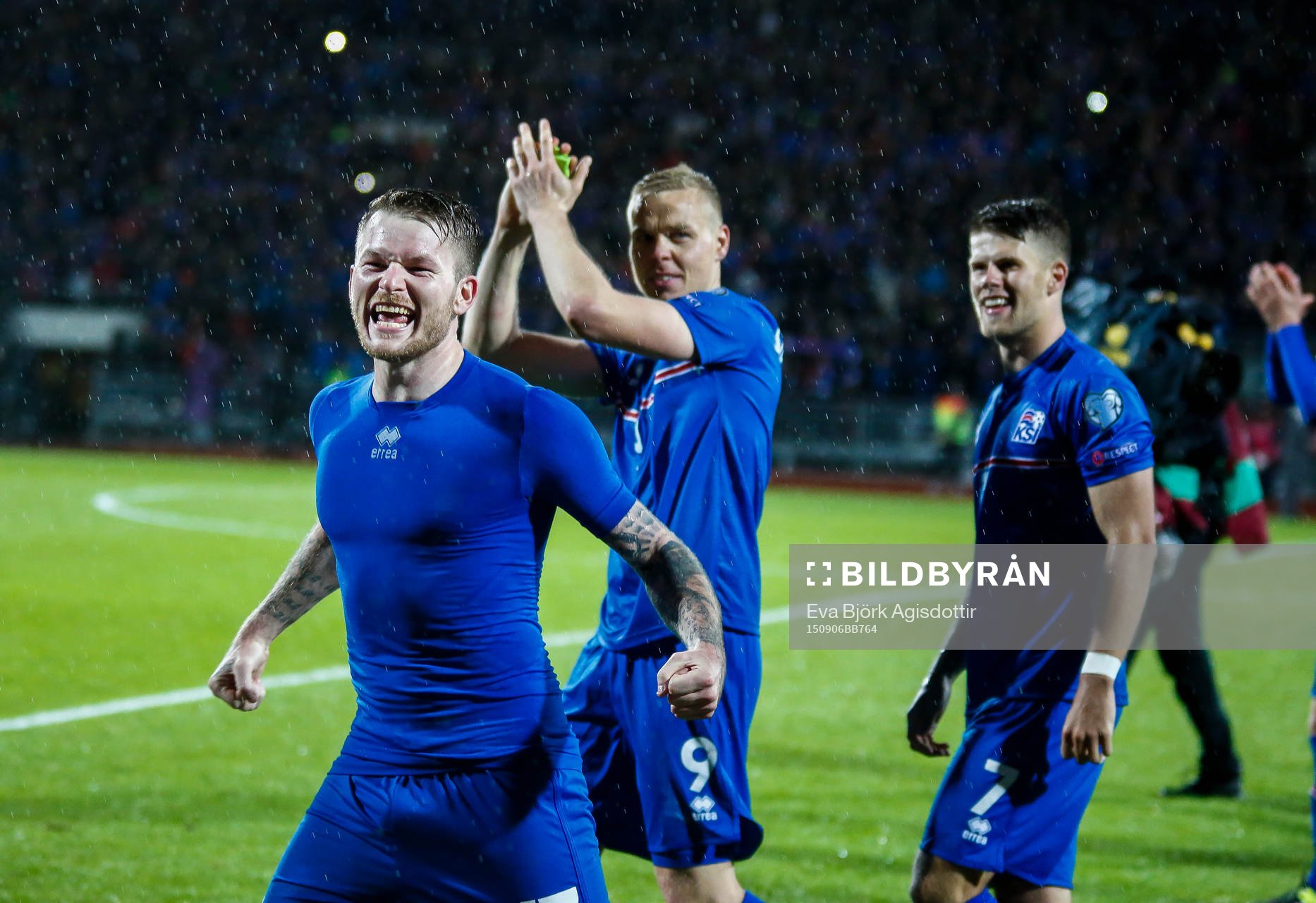 Islands spelare firar
