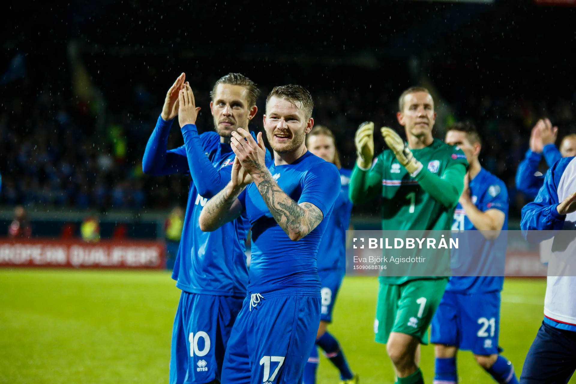 Islands spelare firar