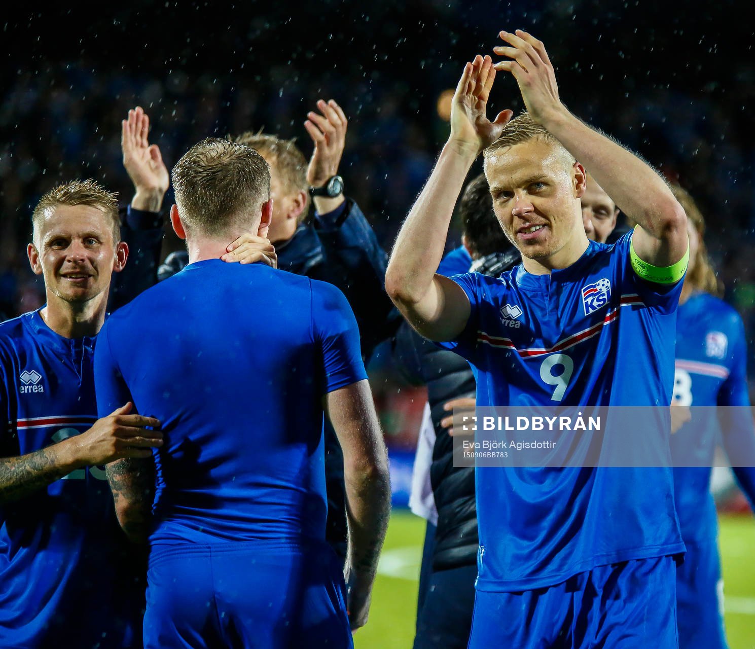 Islands spelare firar