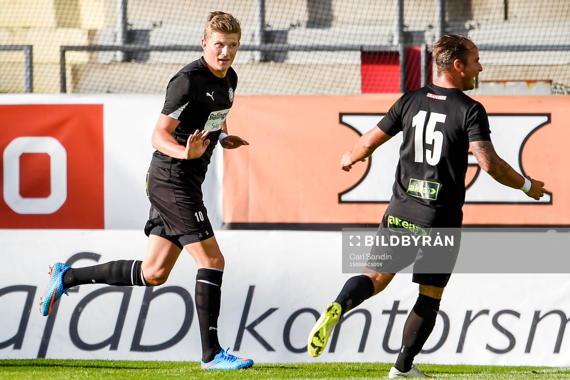 Höllvikens Erik Pärsson firar