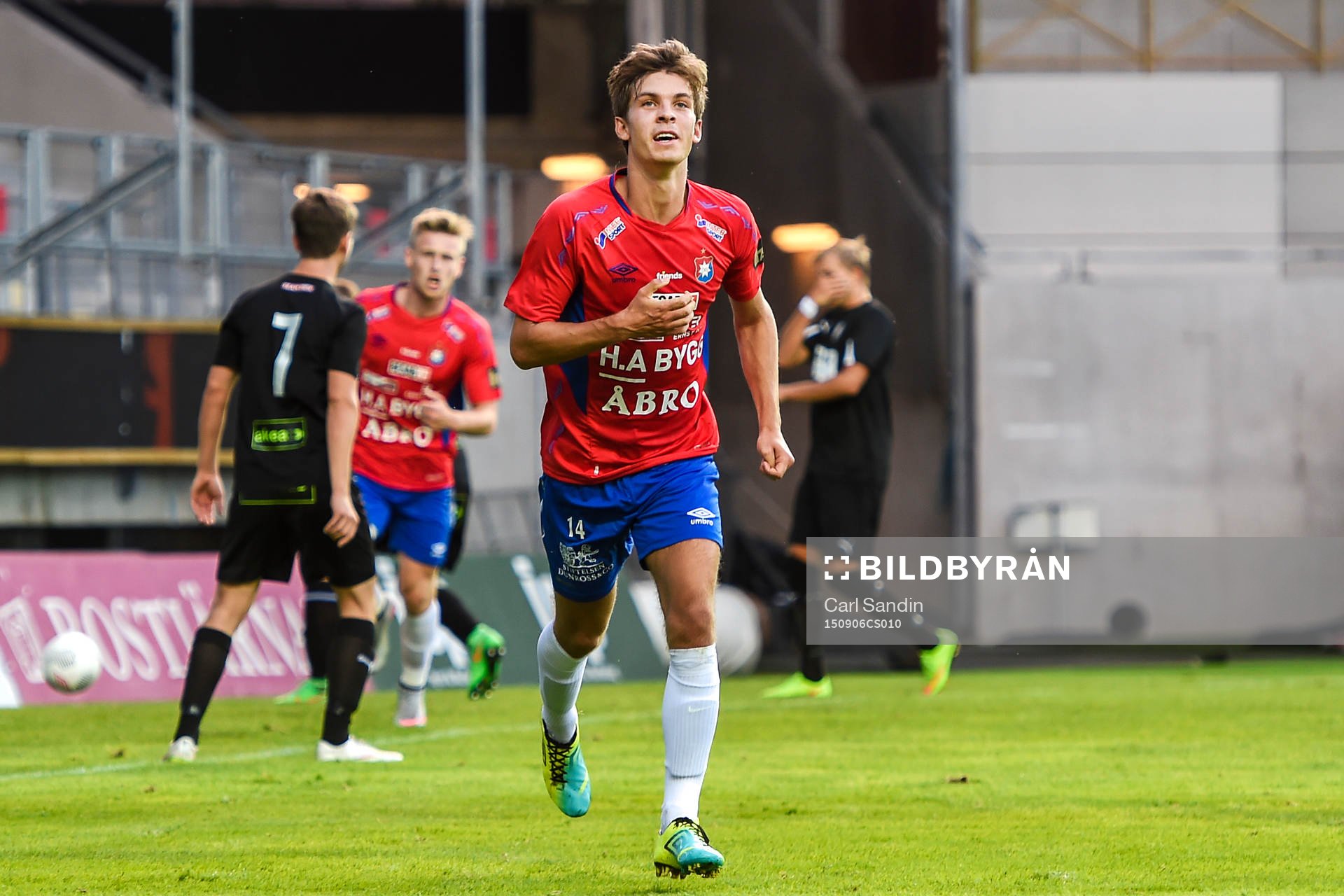 Örgrytes Daniel Paulson firar