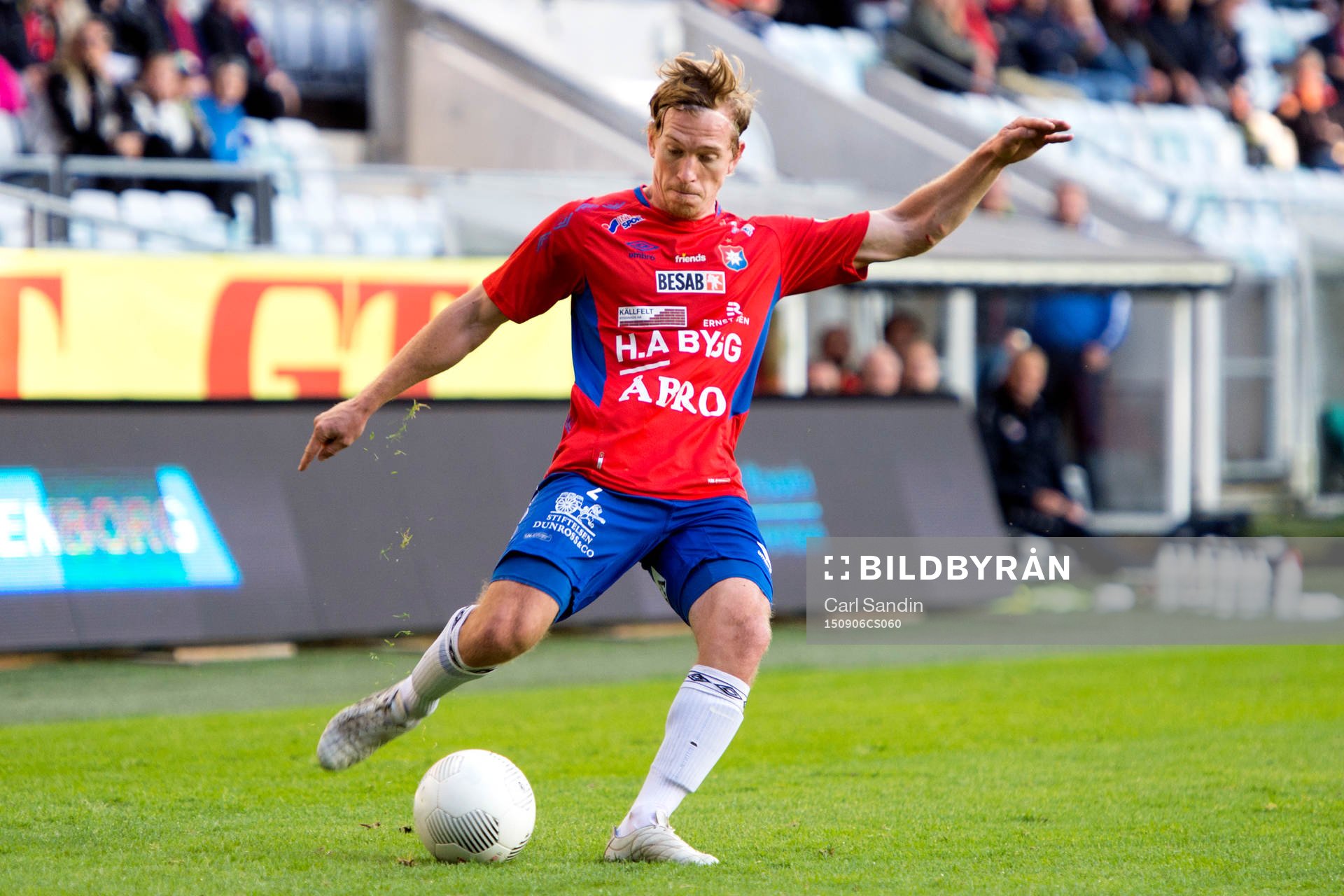 Örgrytes Robin Ingvarsson under fotbollsmatchen i Division 1 Södra mellan Örgryte och Höllviken den 6 september 2015 i Göteborg.