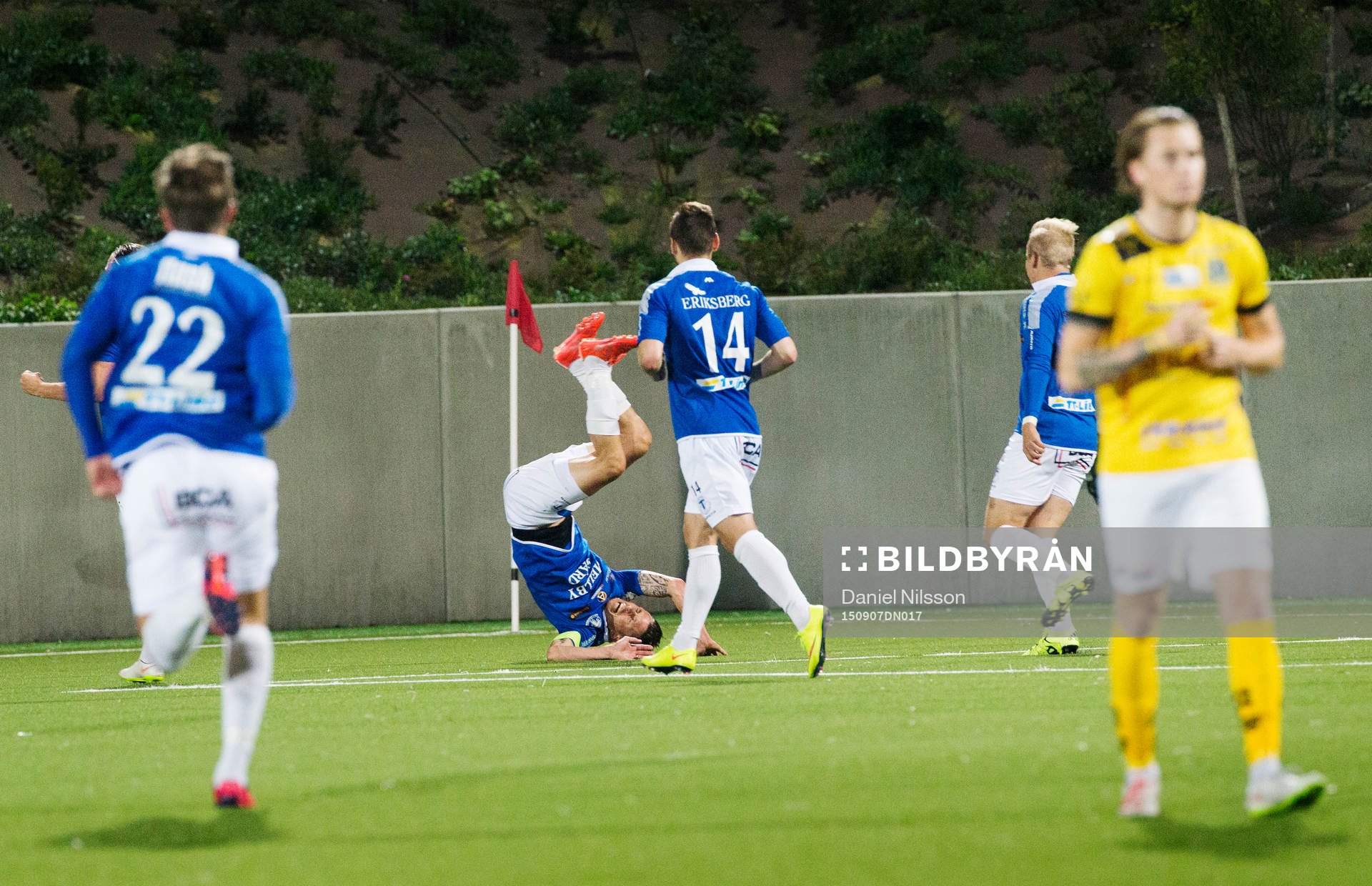 Kristian Haynes slår en kullerbytta efter att han gjort 2-1 på straff i den 97:e minuten under fotbollsmatchen i division ett Södra mellan Lunds BK och Trelleborgs FF den 7 September 2015 i Lund.