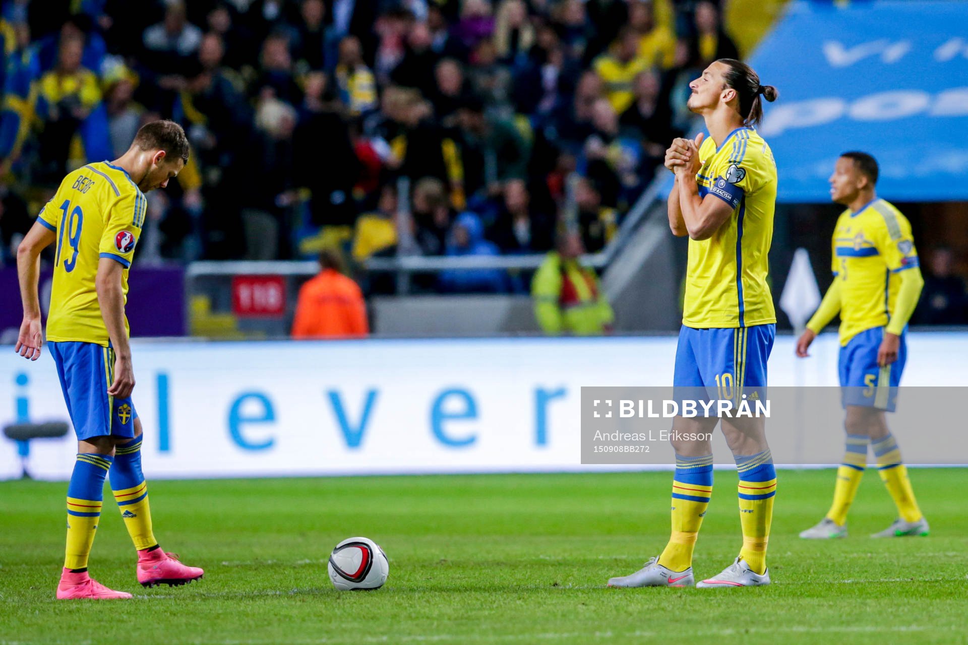 Sveriges Marcus Berg och Zlatan Ibrahimovic deppar