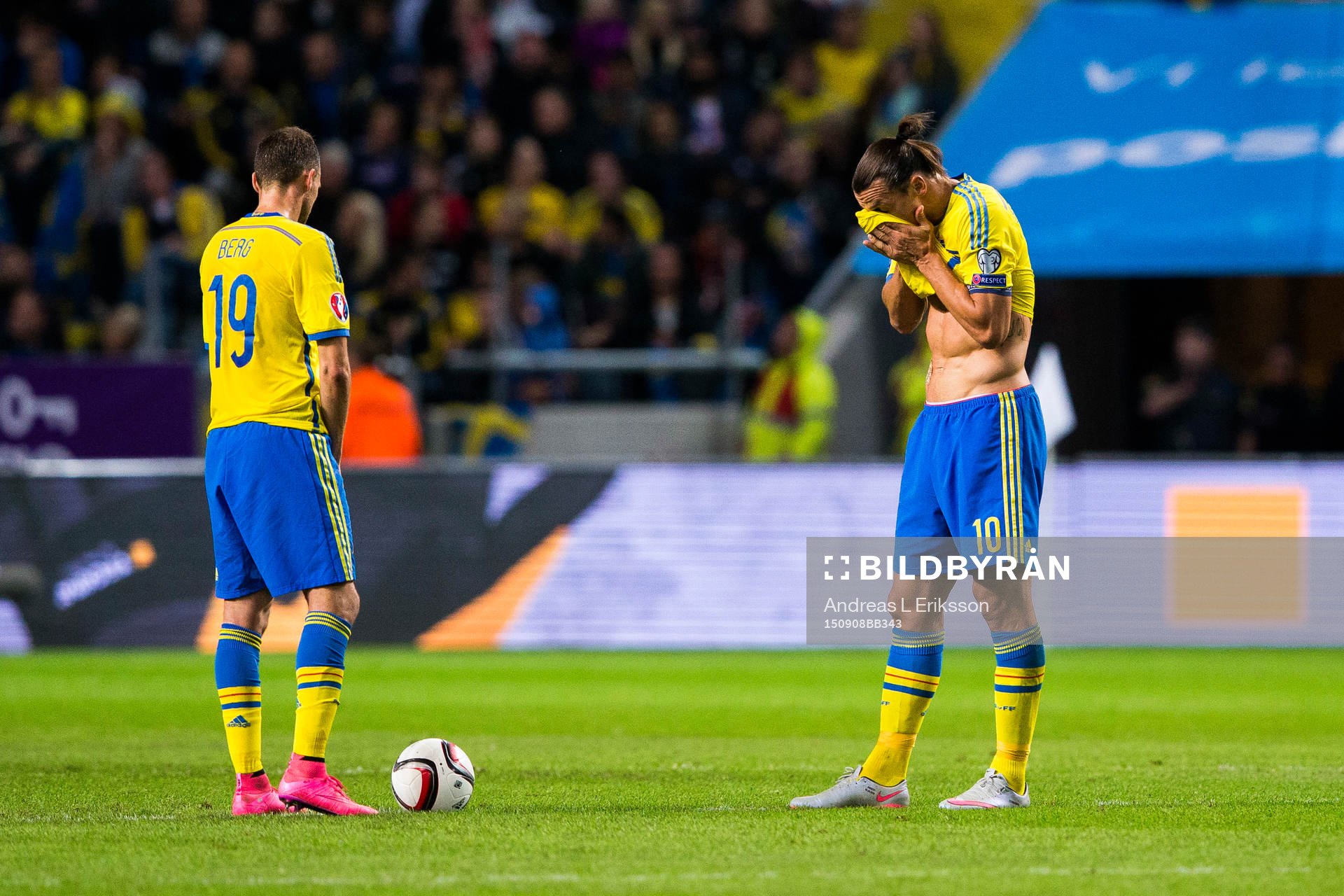 Sveriges Marcus Berg och Sveriges Zlatan Ibrahimovic deppar