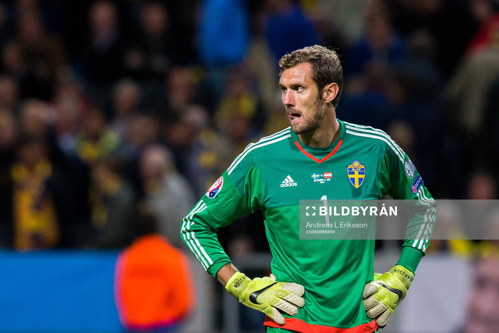 Sveriges målvakt Andreas Isaksson deppar