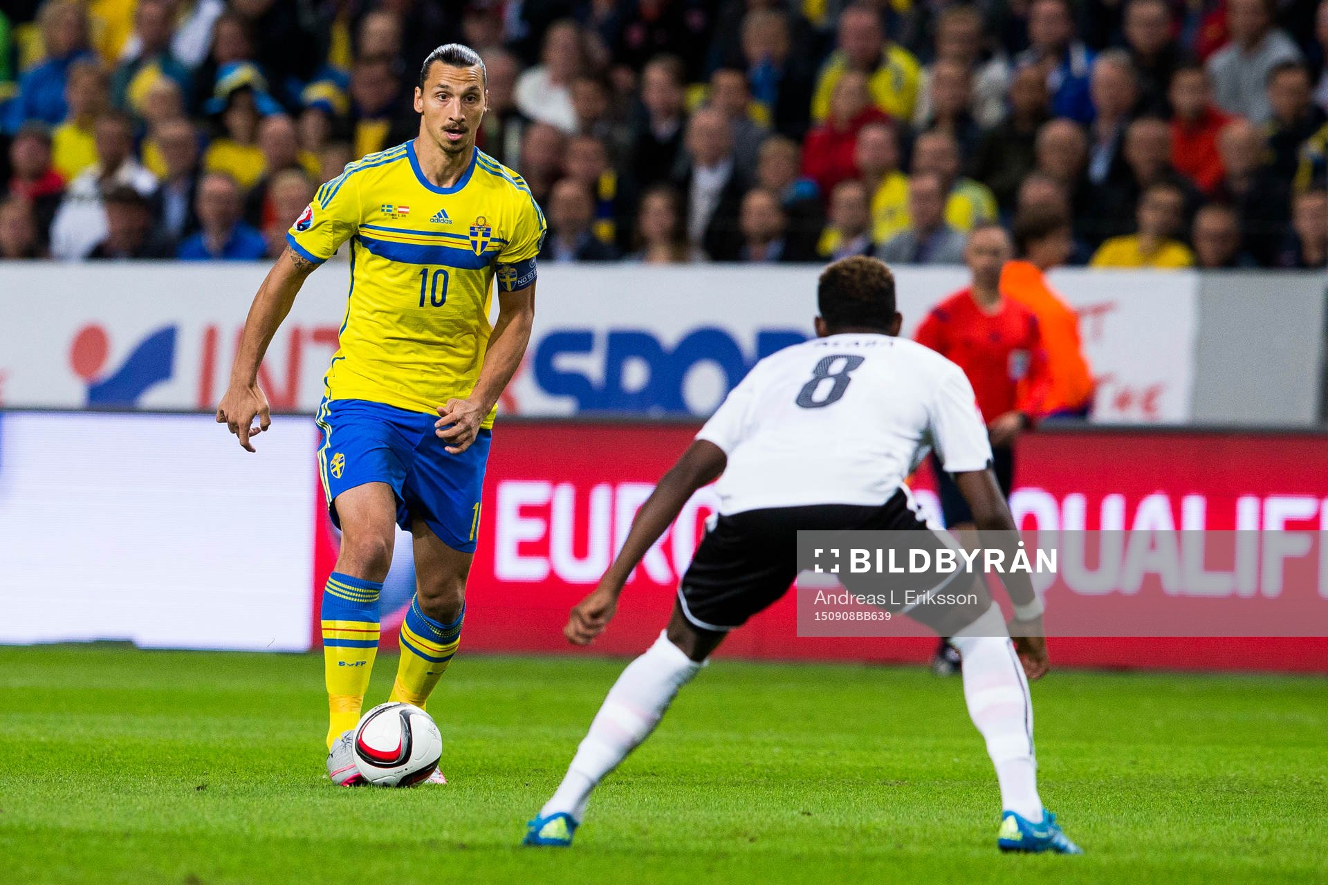 Sveriges Zlatan Ibrahimovic och Österrikes David Alaba
