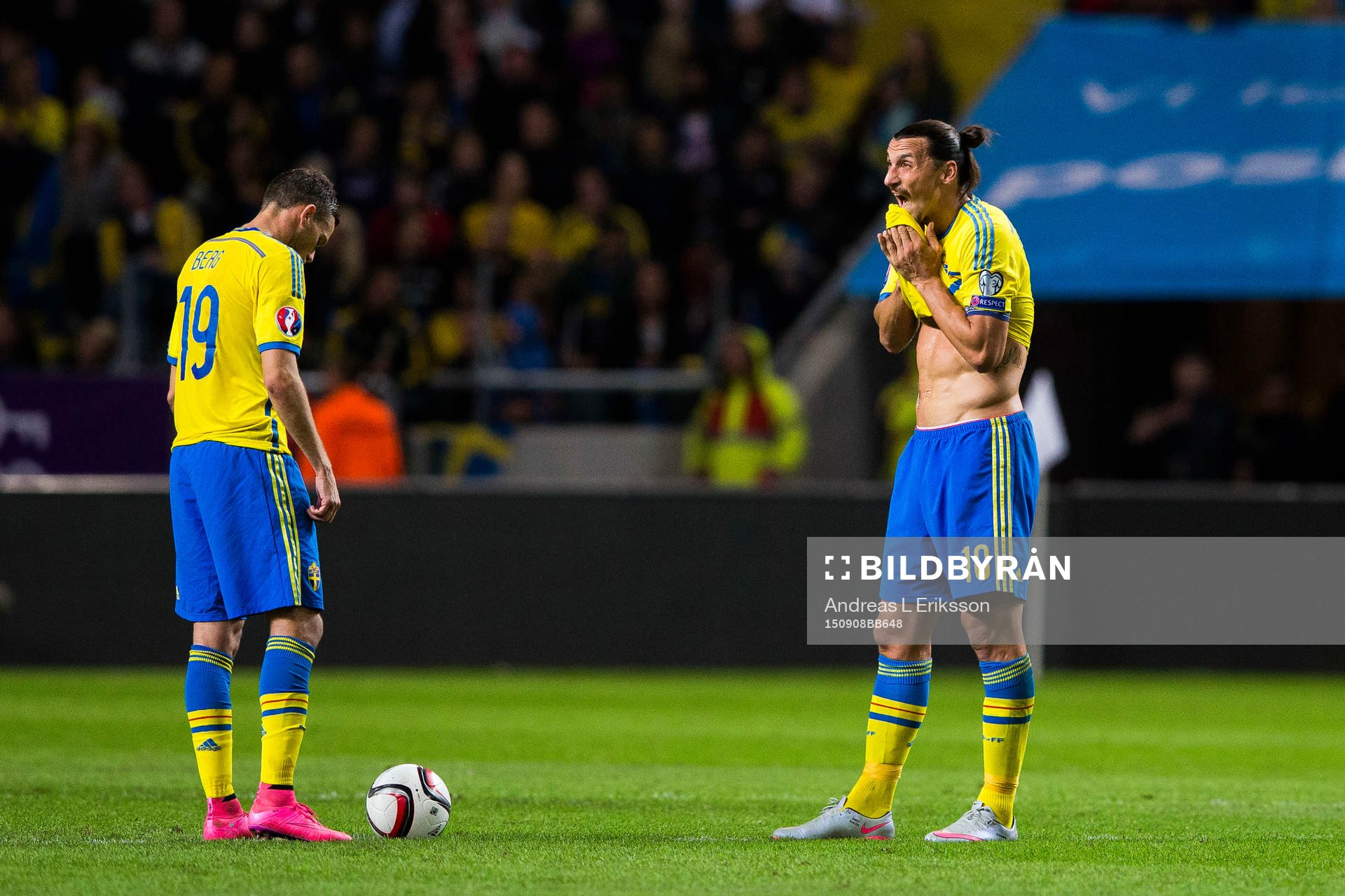 Sveriges Marcus Berg och Sveriges Zlatan Ibrahimovic deppar