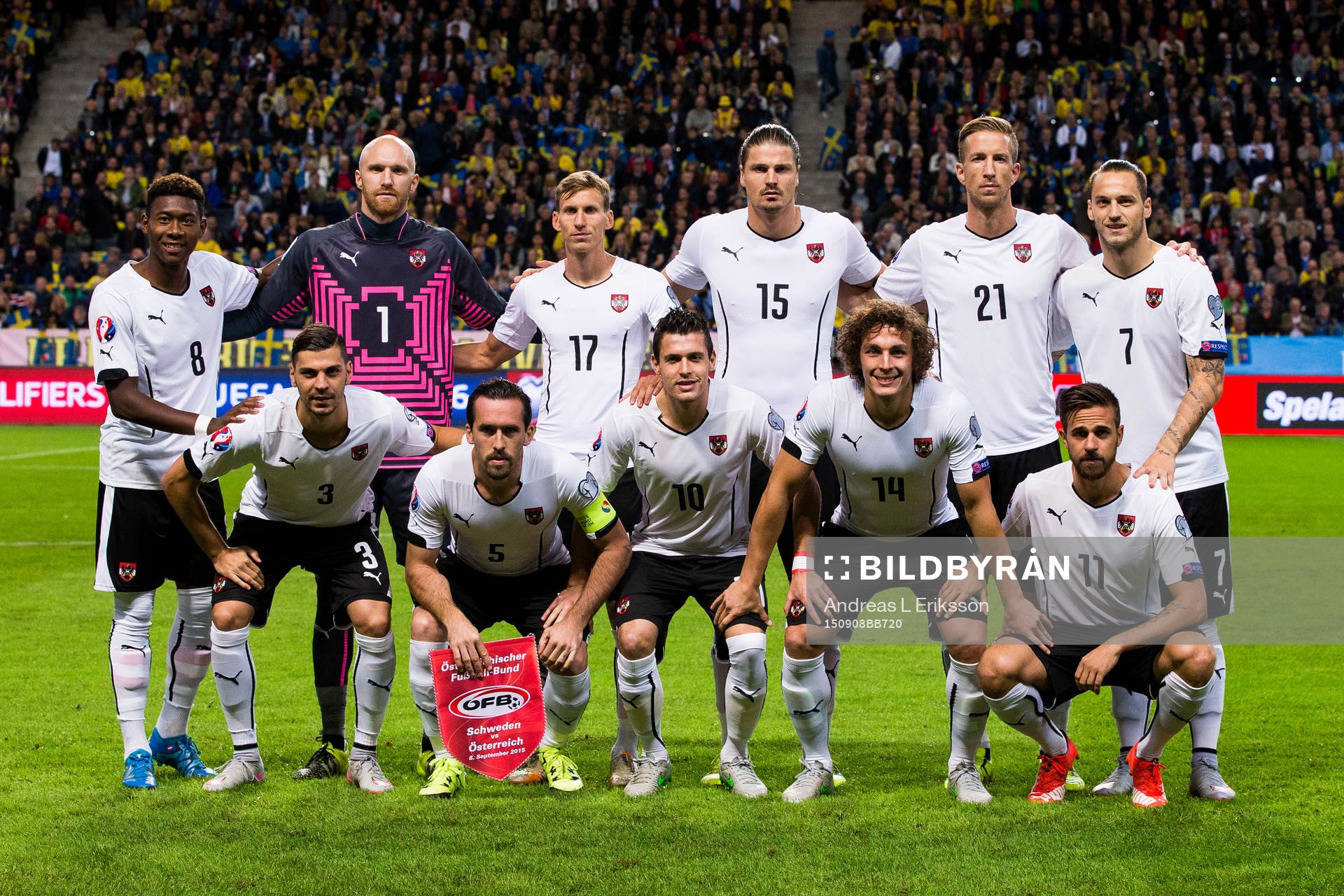 Österrikes startelva inför fotbollsmatchen i EM-kvalet mellan Sverige och Österrike den 8 september 2015 i Stockholm. Övre raden från vänster: David Alaba, målvakt Robert Almer, Florian Klein, Sebastian Prödl, Marc Janko, och Marko Arnautovic. Nedre raden från vänster: Aleksandar Dragovic, Christian Fuchs, Zlatko Junuzovic, Julian Baumgartlinger och Marek Harnik.