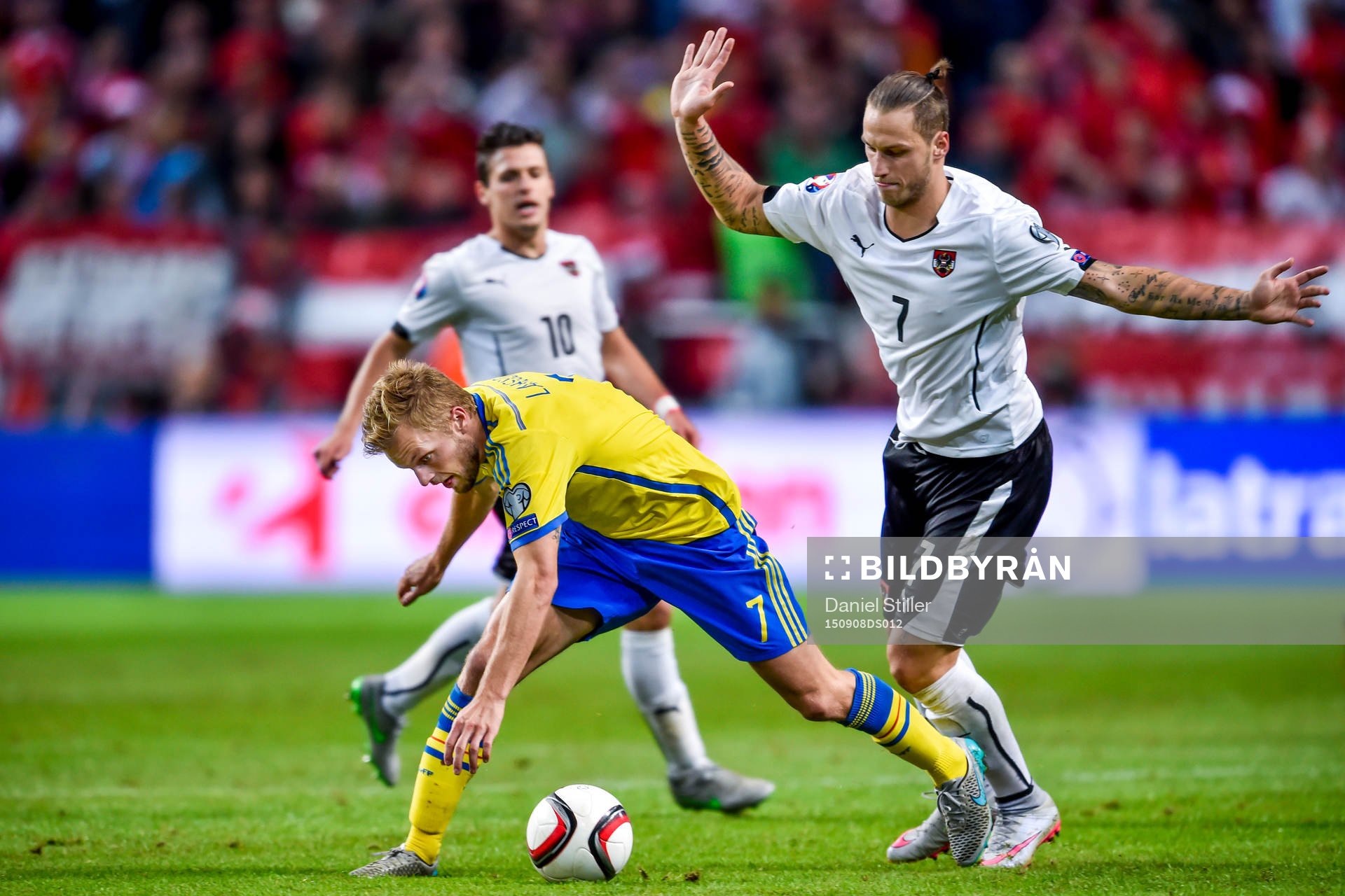 Sveriges Sebastian Larsson och Österrikes Marko Arnautovic