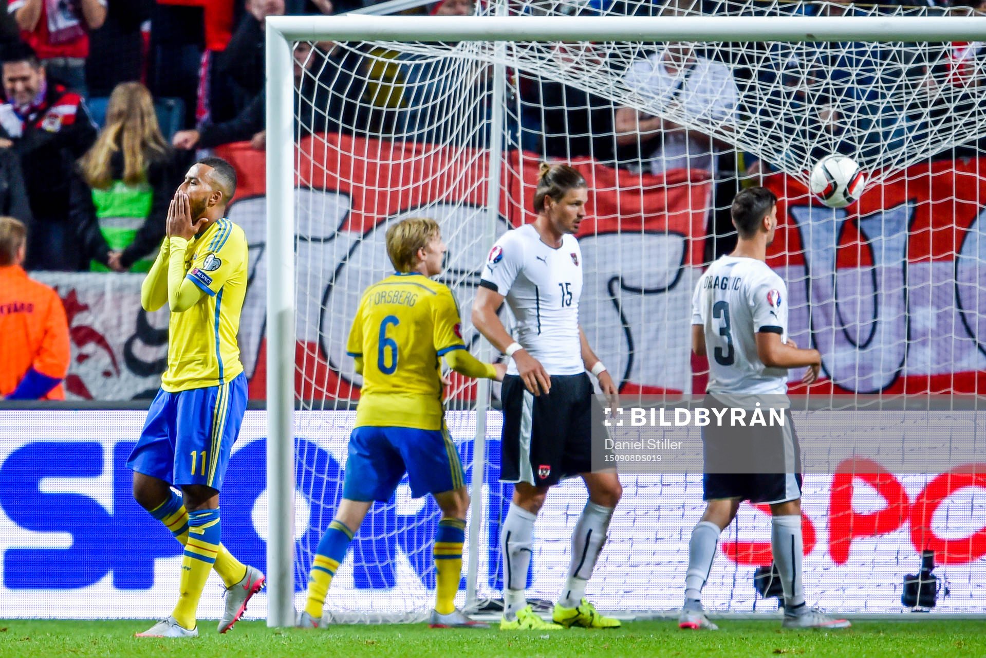 Sveriges Isaac Kiese Thelin deppar