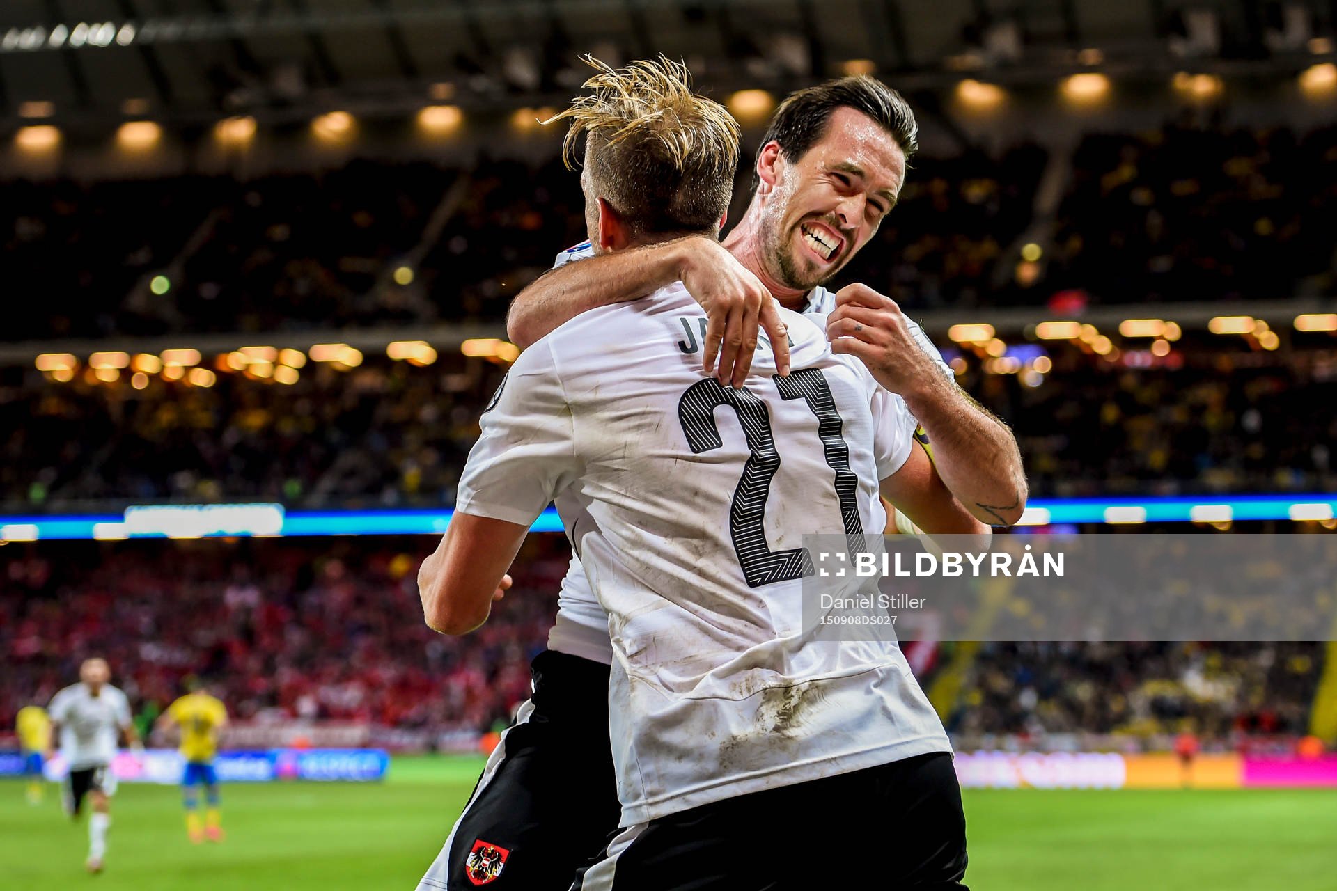 Österrikes Marc Janko och Christian Fuchs jublar
