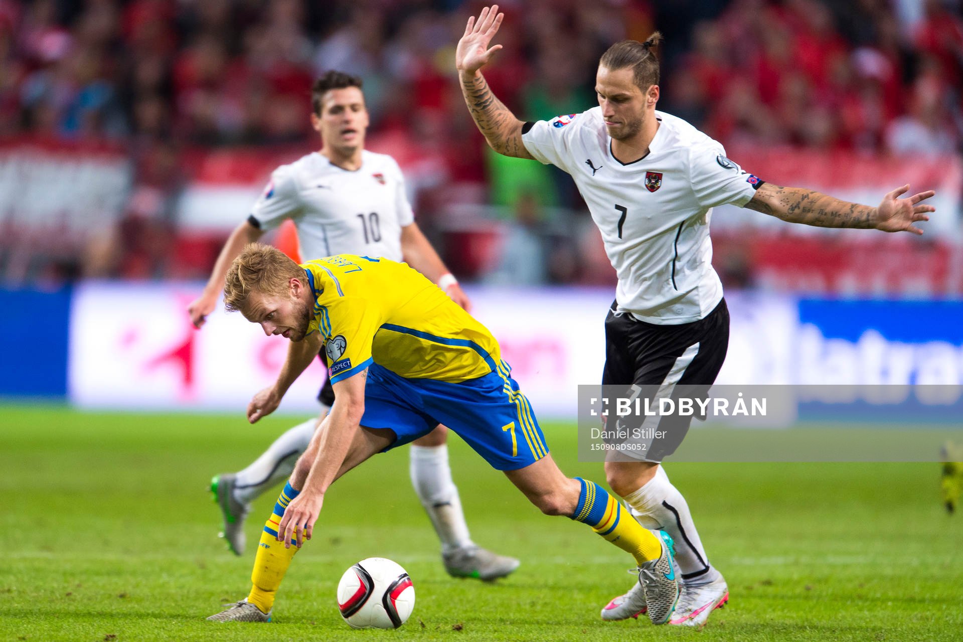 Sveriges Sebastian Larsson och Österrikes Marko Arnautovic
