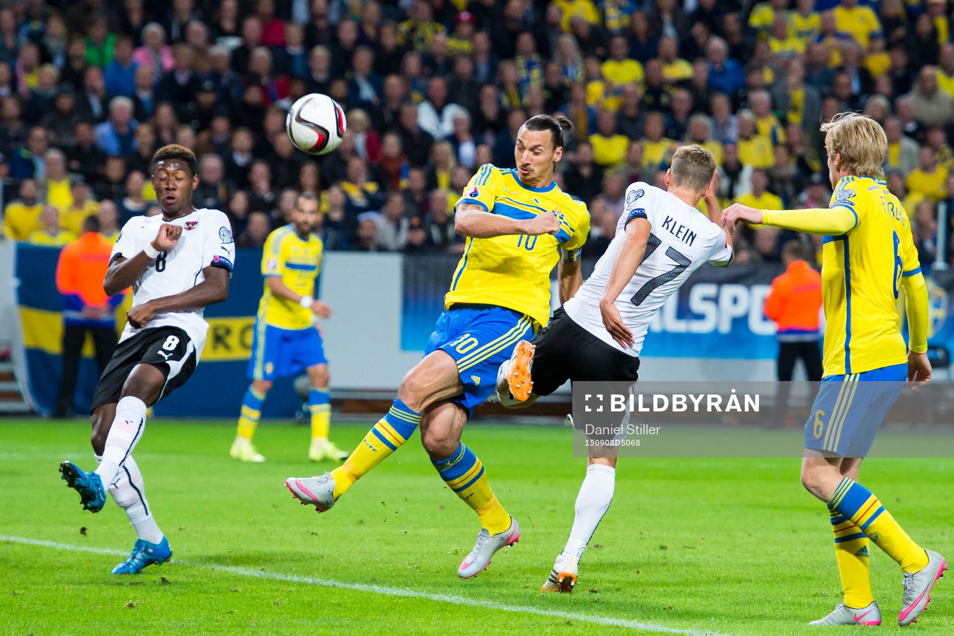 Sveriges Zlatan Ibrahimovic och Österrikes David Alaba och