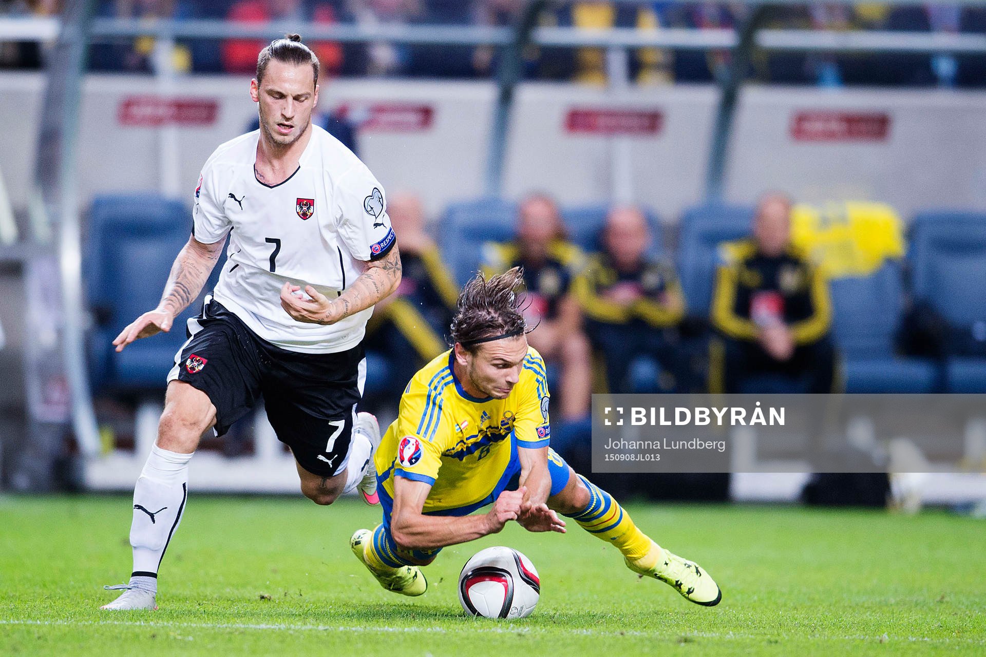 Österrikes Marko Arnautovic och Sveriges Albin Ekdal