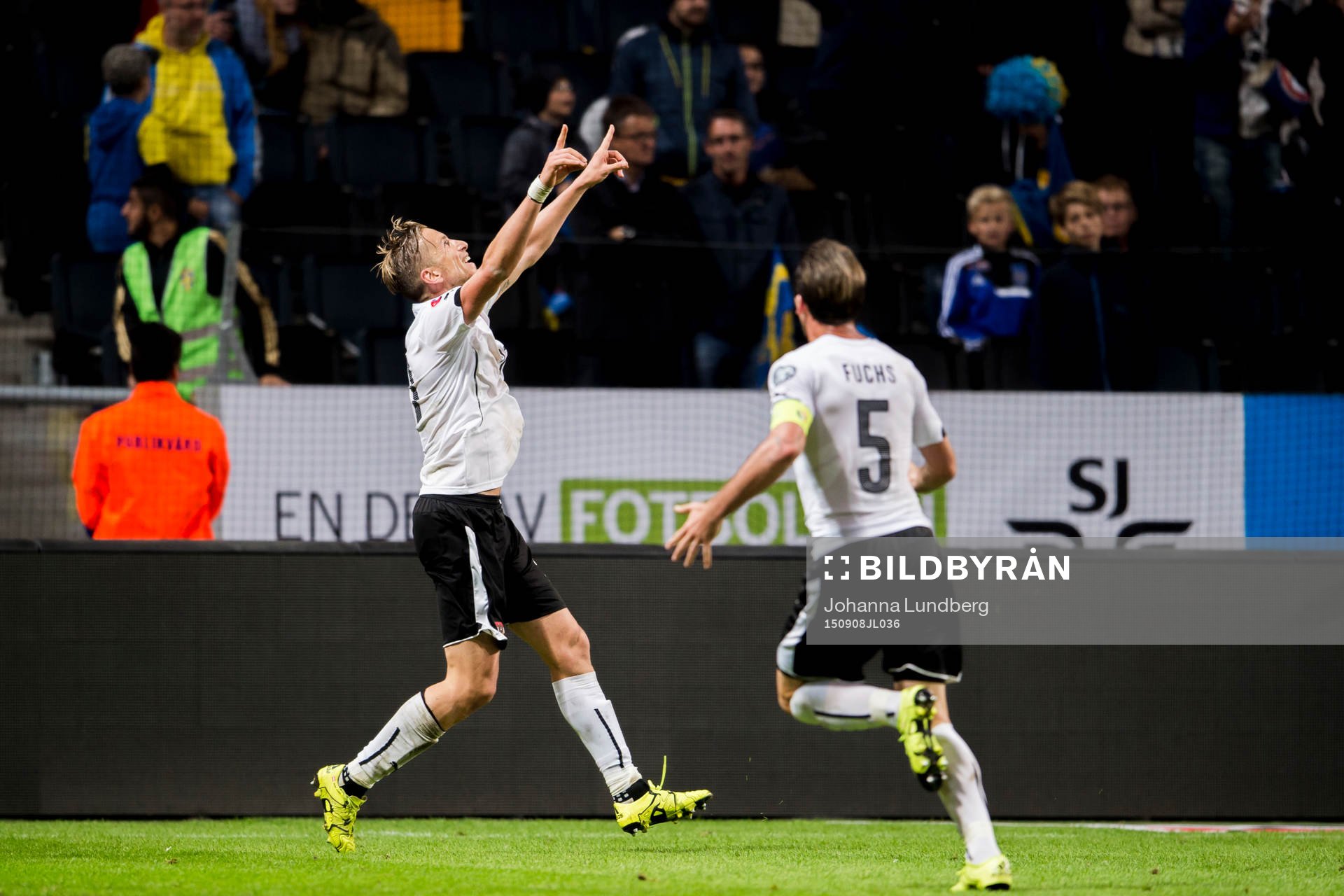 Österrikes Marc Janko jublar