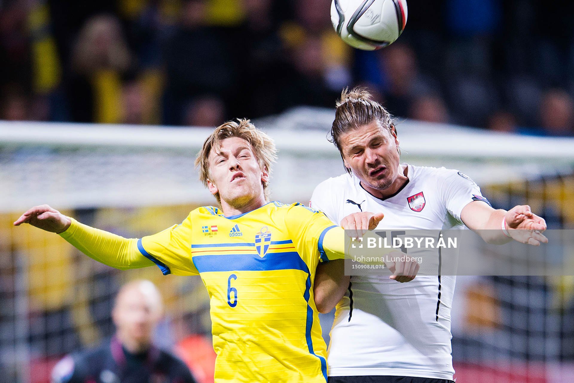 Sveriges Emil Forsberg och Österrikes Sebastian Prödl