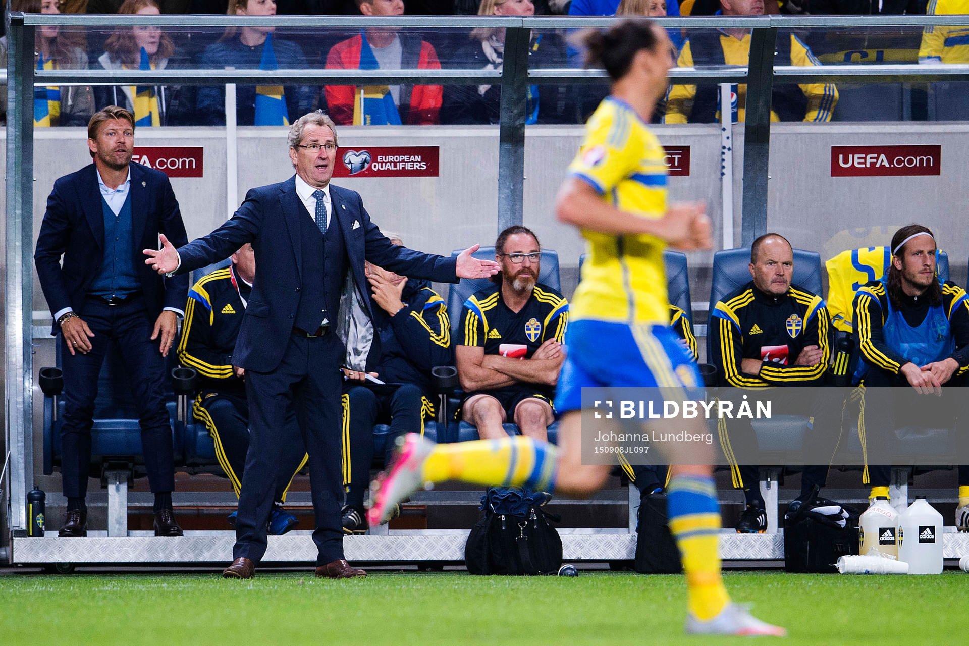 Sveriges förbundskapten Erik Hamrén reagerar