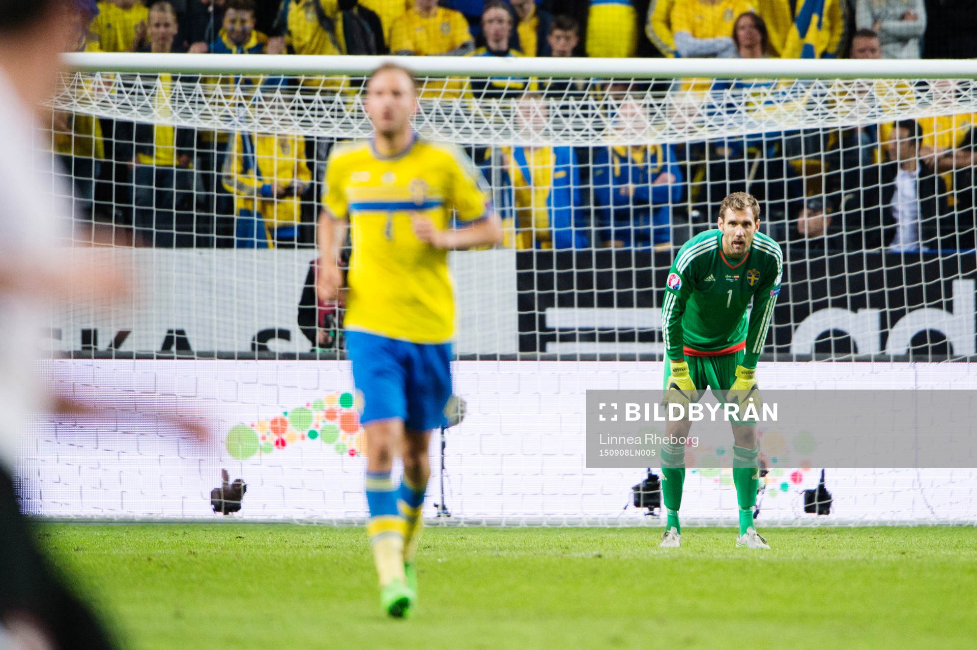 Sveriges målvakt Andreas Isaksson deppar