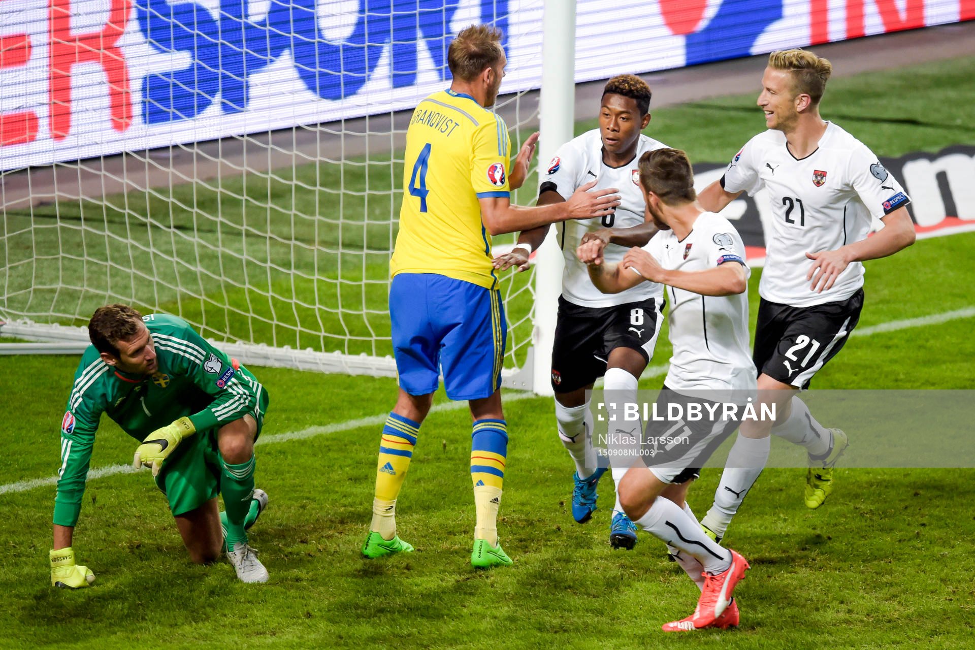 Sveriges målvakt Andreas Isaksson och Andreas Granqvist