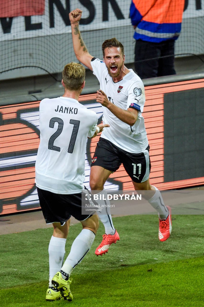 Österrikes Marek Harnik jublar