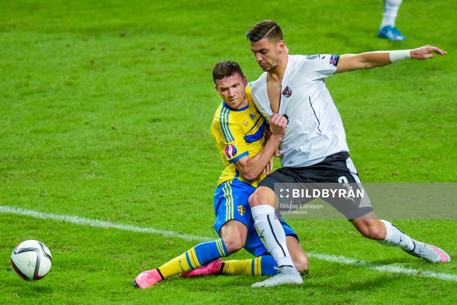 Sveriges Marcus Berg och Österrikes Aleksandar Dragovic