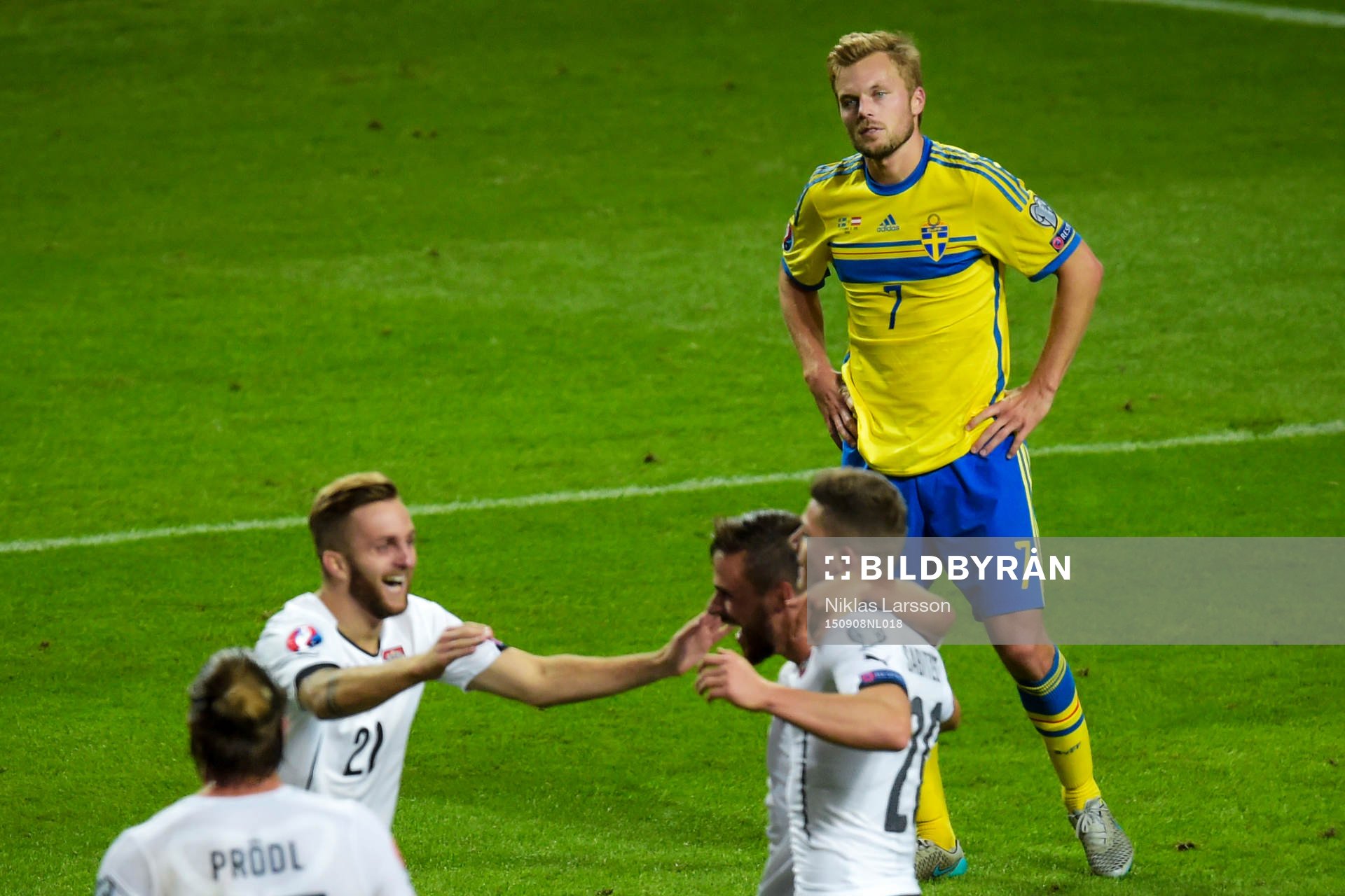 Sveriges Sebastian Larsson deppar