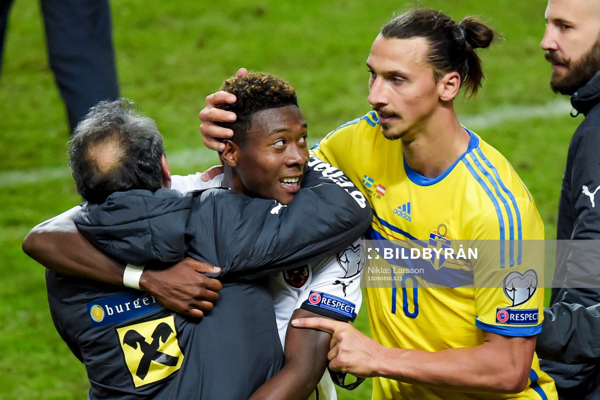 Sveriges Zlatan Ibrahimovic kramar om Österrikes David