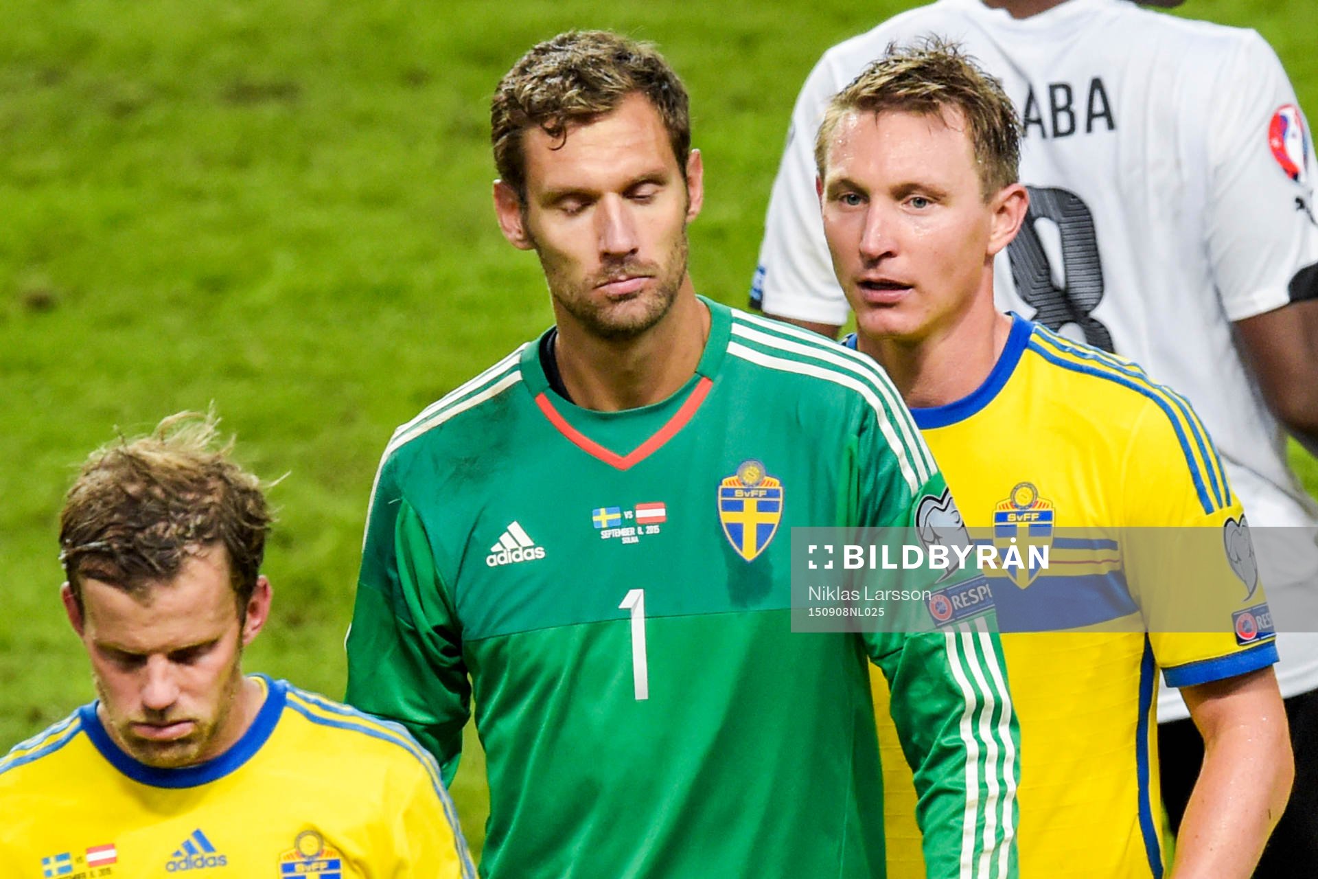 Sveriges målvakt Andreas Isaksson och Kim Källström